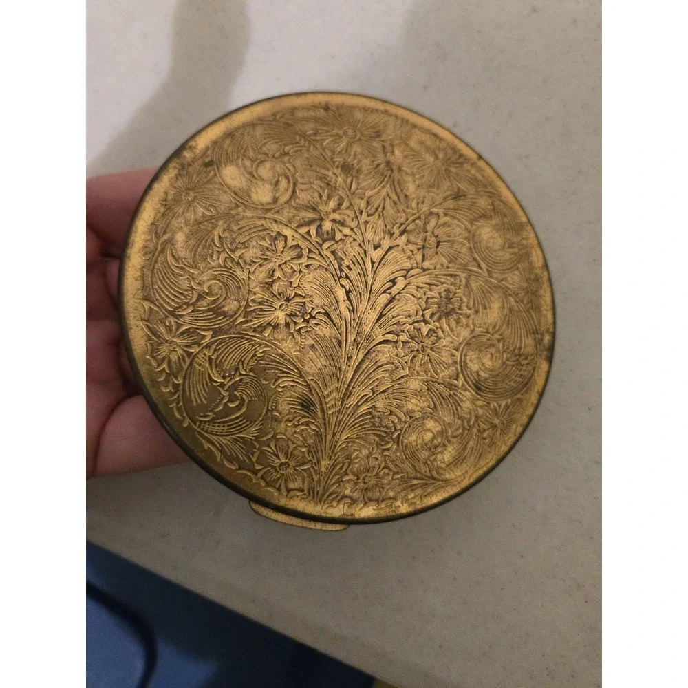 Vintage Compact Gold Tone Round Floral Engraved Powder w/ Mirror & Puff Patina